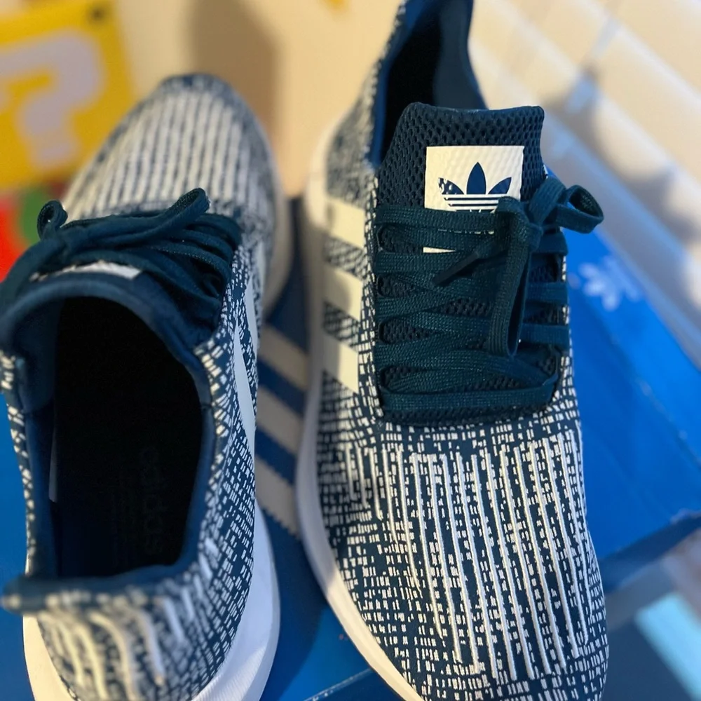 ADIDAS SWIFT RUN - Picture 5 of 9